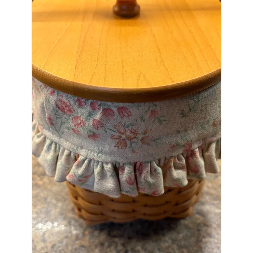 Longaberger 2001 Handwoven Basket with Lid Floral Liner and To Mom With Love Tag